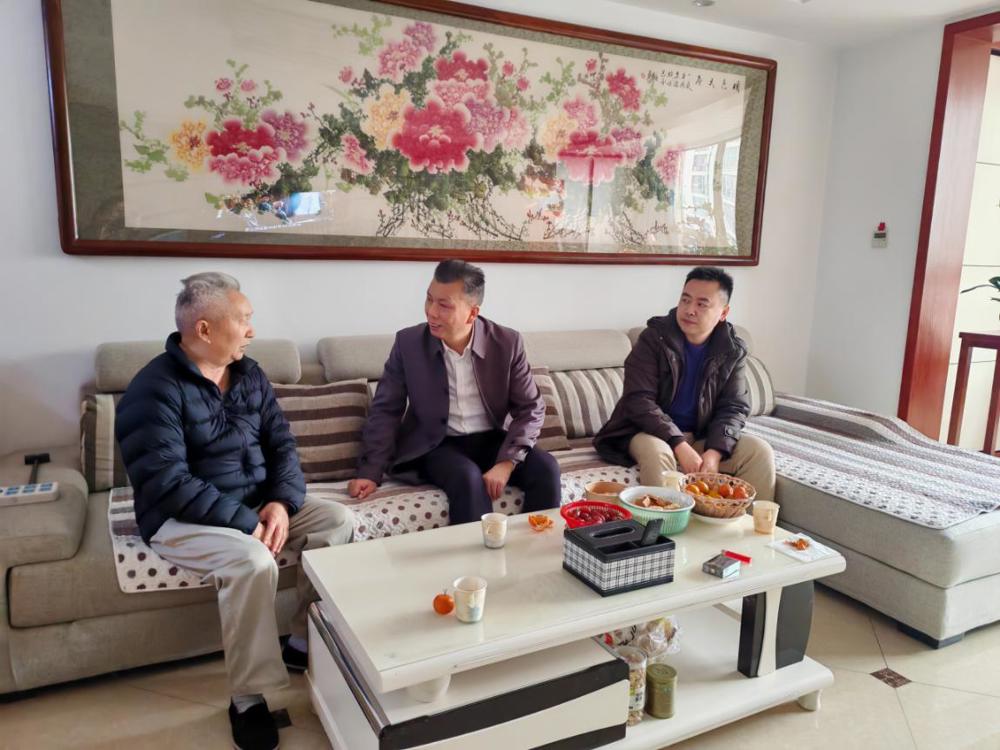 常德市接待服务中心开展退休老干部走访慰问活动